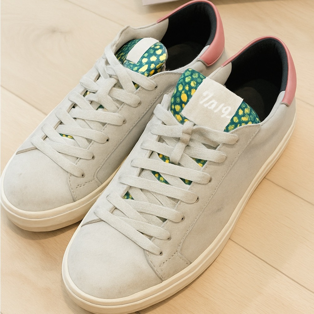 P448 Sneakers – Size 39 (US Women’s 8.5)